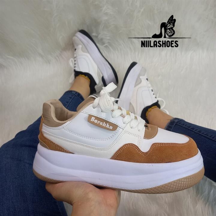 کتونی اسپرت برشکا  پاخوری عالی ترند فصل رنگ مشکی  و کرم